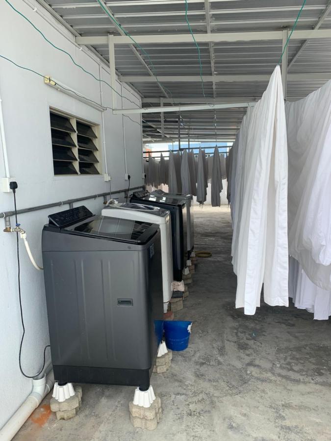Brezza Hotel Lumut Kültér fotó