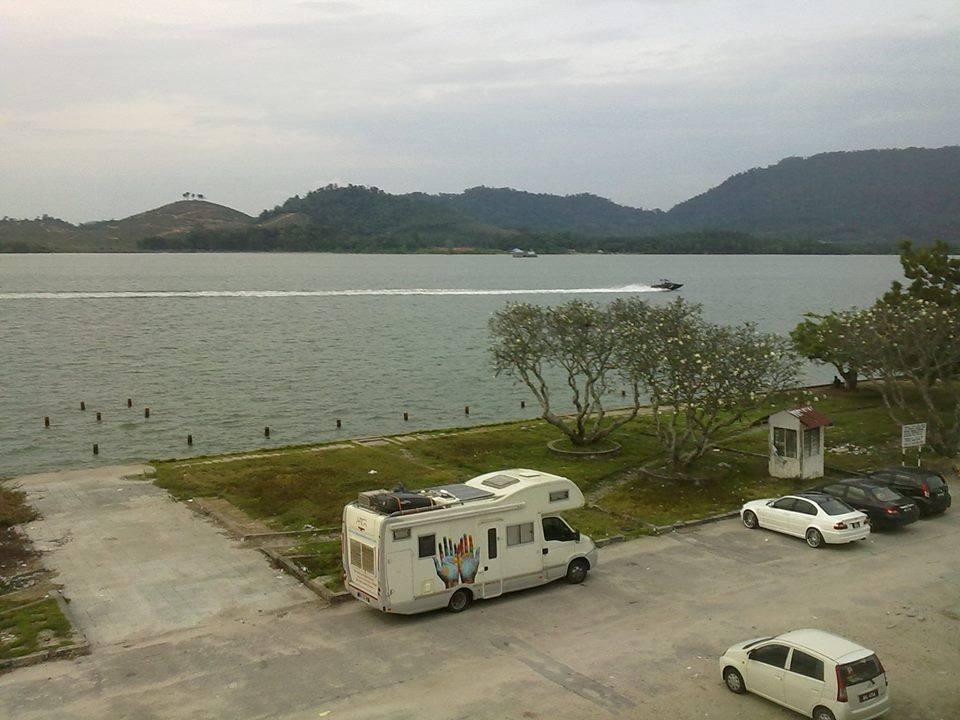 Brezza Hotel Lumut Kültér fotó