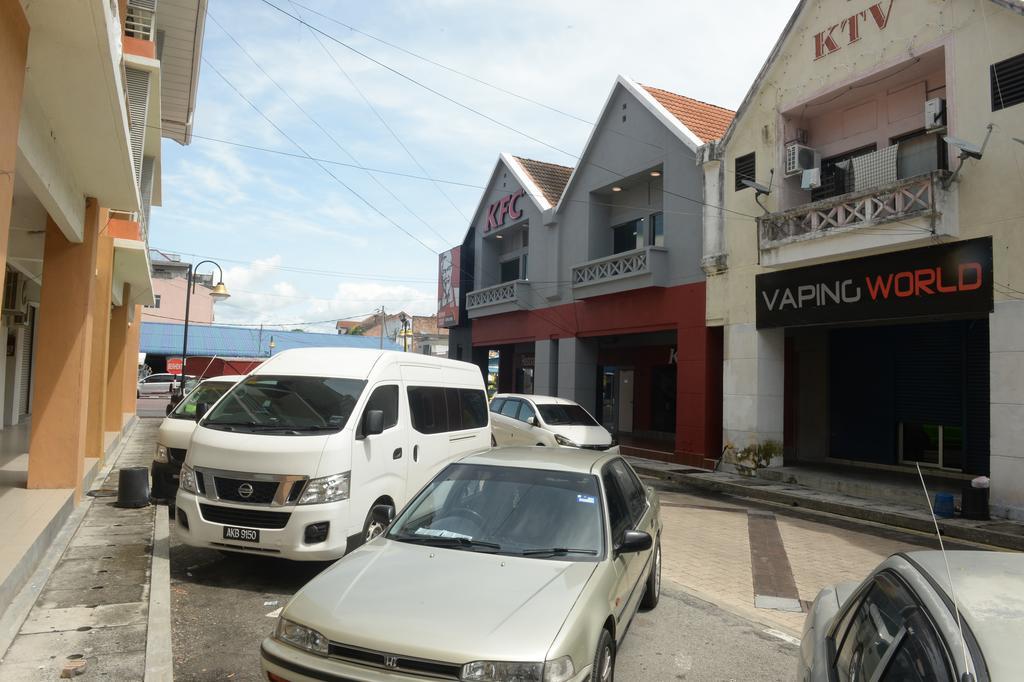 Brezza Hotel Lumut Kültér fotó