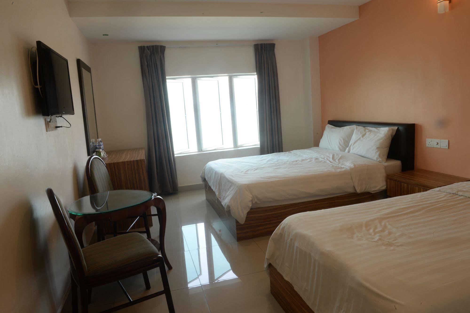 Brezza Hotel Lumut Kültér fotó
