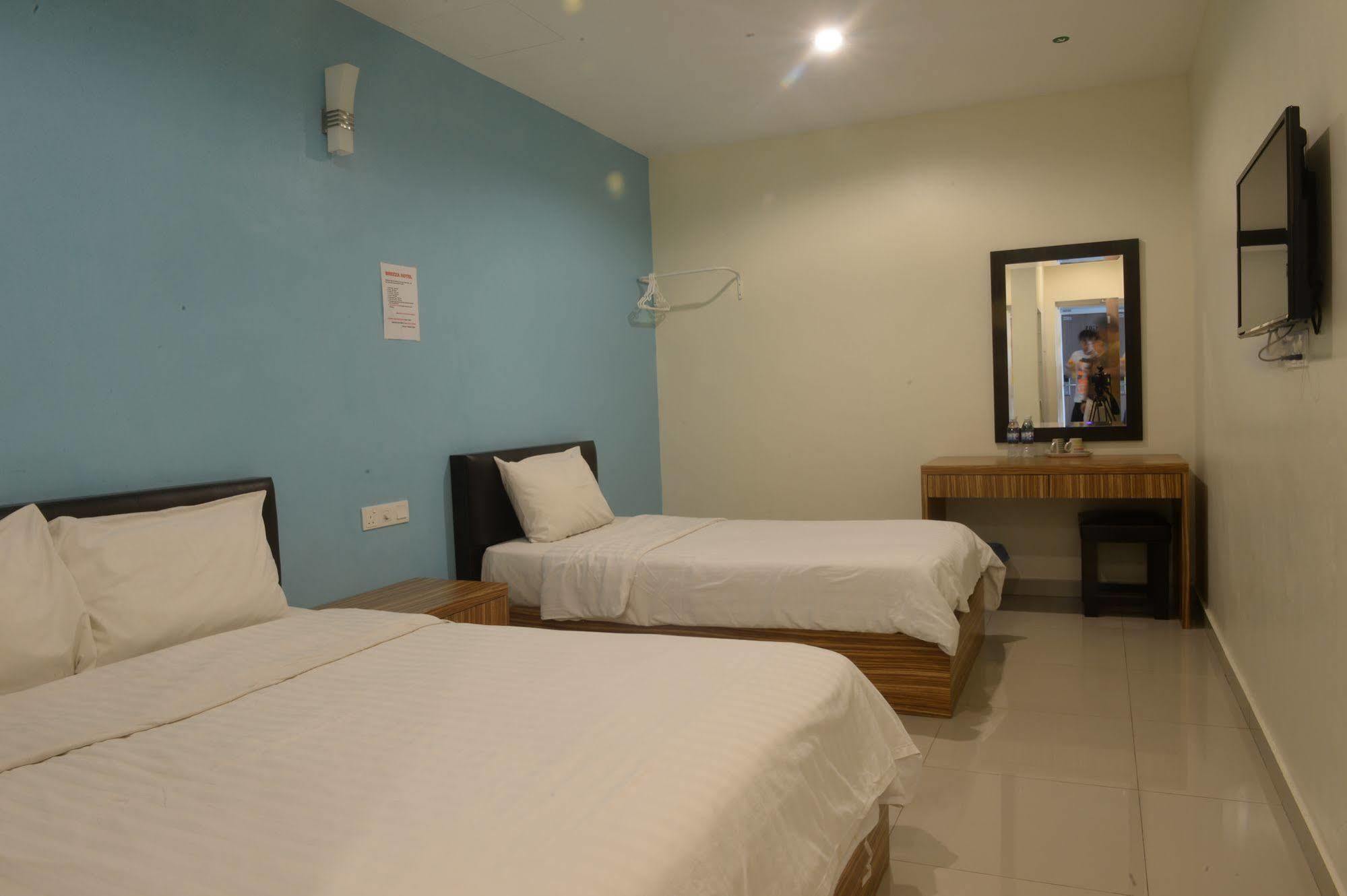 Brezza Hotel Lumut Kültér fotó