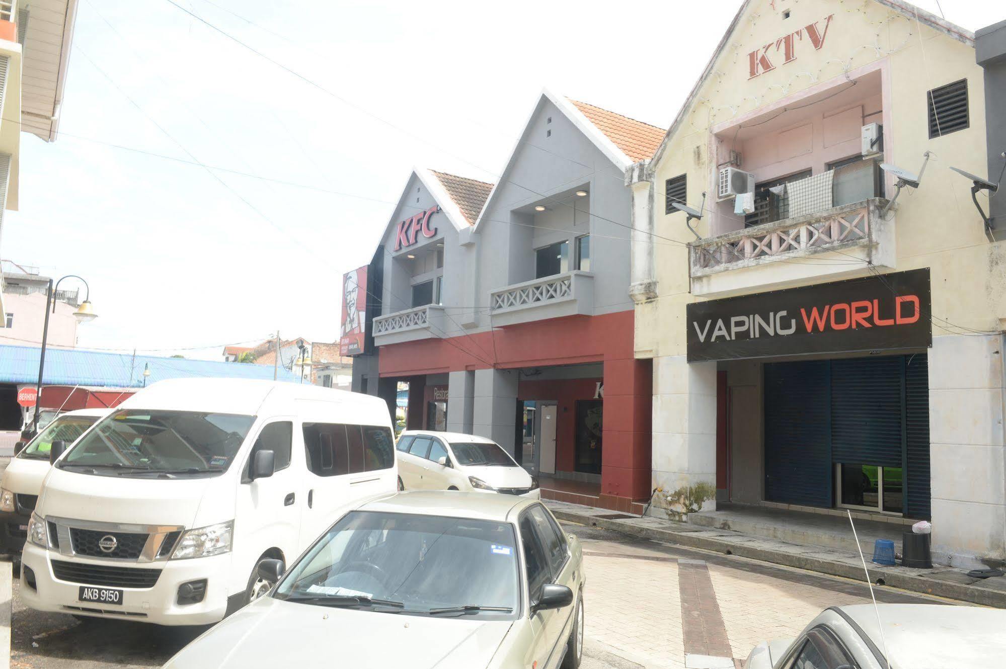 Brezza Hotel Lumut Kültér fotó
